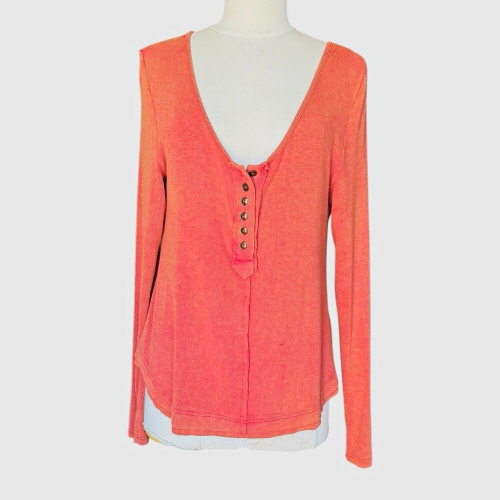 POL Coral Rust Henley Top Long Sleeve Button Front Raw Seam Boho Small